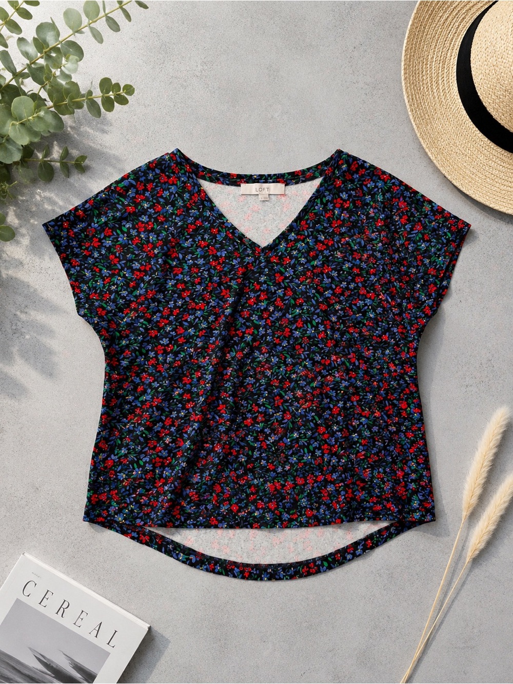 LOFT Floral V-Neck Blouse – XS 🌸